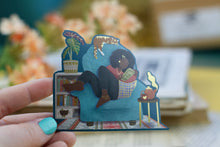 Lade das Bild in den Galerie-Viewer, Sticker mit Goldeffekt - Lesende Frau mit Katze - Indoor + Outdoor