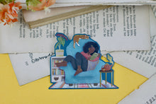 Lade das Bild in den Galerie-Viewer, Sticker mit Goldeffekt - Lesende Frau mit Katze - Indoor + Outdoor