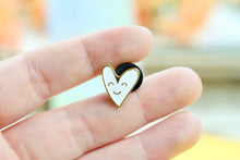 Lade das Bild in den Galerie-Viewer, Emaille Pin - Minipin - Lächelnde Herzen - Verschiedene Farben - Auch als Set - Weiß, Schwarz, Blau, Oliv, Rot- Freundschaft, Liebe, Familie