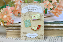 Lade das Bild in den Galerie-Viewer, Emaille Pin - Minipin Set - Bücher - Reading is Dreaming - Gold