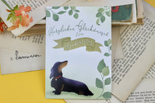 Lade das Bild in den Galerie-Viewer, Postkarte - Geburtstagskarte mit Dackel und Eukalyptus - Handgemalte Illustration