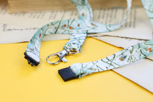 Lade das Bild in den Galerie-Viewer, Schlüsselband - Rotkehlchen im Schnee - Eigene Illustrationen