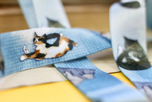 Lade das Bild in den Galerie-Viewer, Schlüsselband - Schlafende Katzen - Kariert - Eigene Illustrationen