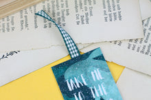 Lade das Bild in den Galerie-Viewer, Lesezeichen - Buckelwale - Wale bei Nacht - Spruch