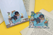 Lade das Bild in den Galerie-Viewer, Sticker mit Goldeffekt - Lesende Frau mit Katze - Indoor + Outdoor