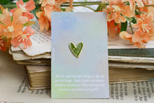 Lade das Bild in den Galerie-Viewer, Emaille Pin - Minipin - Lächelnde Herzen - Verschiedene Farben - Auch als Set - Weiß, Schwarz, Blau, Oliv, Rot- Freundschaft, Liebe, Familie