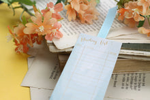 Lade das Bild in den Galerie-Viewer, Lesezeichen - Reading Tracker - Leseliste - Mädchen mit Buch im Sessel