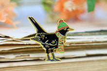 Lade das Bild in den Galerie-Viewer, Emaille Pin - Amsel mit Schal - Glitzer und Normale Variante