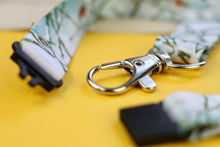 Lade das Bild in den Galerie-Viewer, Schlüsselband - Rotkehlchen im Schnee - Eigene Illustrationen