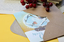 Lade das Bild in den Galerie-Viewer, Klappkarte - Merry Christmas - Rotkehlchen in Schneekugel - Weihnachtskarte