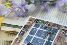 Lade das Bild in den Galerie-Viewer, Postkarte - Katzen im Bücherregal - Sternenhimmel - Aquarell Illustration - Handgemalt - Geburtstagskarte - Kleinigkeit mit Katzen