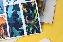Lade das Bild in den Galerie-Viewer, Postkarte - Tiere im Ozean - Colorful Ocean - Gouache Illustration - Sketchbook Collection