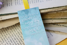 Lade das Bild in den Galerie-Viewer, Lesezeichen - Kaninchen mit Blumen - beauty in the every day - Spruch