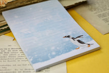 Lade das Bild in den Galerie-Viewer, Notizblock - Pinguin im Schnee - A6 - 50 Seiten - Eselspinguin - Aquarell Illustration