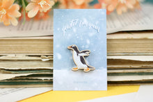 Lade das Bild in den Galerie-Viewer, Holz Pin - Eselspinguin - Pinguin Anstecknadel - Brosche - Eigene Illustration