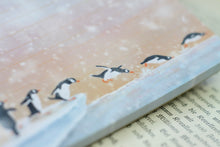 Lade das Bild in den Galerie-Viewer, Notizblock - Pinguine im Schnee - Gentoo Penguins - DIN A5 - 50 Seiten - kariert - Eigene Illustration