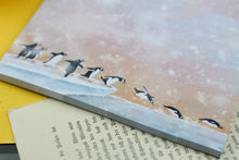 Lade das Bild in den Galerie-Viewer, Notizblock - Pinguine im Schnee - Gentoo Penguins - DIN A5 - 50 Seiten - kariert - Eigene Illustration