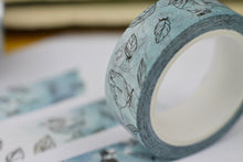 Lade das Bild in den Galerie-Viewer, Washi Tape - Vögel mit Schal und Mütze - Federn Lineart - Eigene Illustrationen - Eichelhäher, Rotkehlchen, Blaumeise, Kleiber