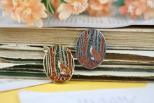 Lade das Bild in den Galerie-Viewer, Emaille Pin - Fuchs mit Glühwürmchen - Naturfarben - Silber oder Gold