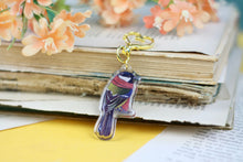 Lade das Bild in den Galerie-Viewer, Acryl Schlüsselanhänger - Kohlmeise mit Schal - Vogel Anhänger - mit Epoxy - Eigene Illustration