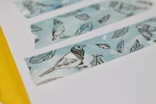 Lade das Bild in den Galerie-Viewer, Washi Tape - Vögel mit Schal und Mütze - Federn Lineart - Eigene Illustrationen - Eichelhäher, Rotkehlchen, Blaumeise, Kleiber