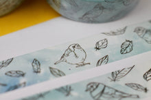 Lade das Bild in den Galerie-Viewer, Washi Tape - Vögel mit Schal und Mütze - Federn Lineart - Eigene Illustrationen - Eichelhäher, Rotkehlchen, Blaumeise, Kleiber
