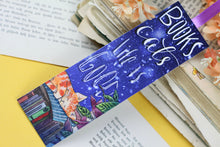 Lade das Bild in den Galerie-Viewer, Lesezeichen - Schlafende Katze zwischen Büchern - Rote Katze - Aquarell Illustration