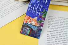 Lade das Bild in den Galerie-Viewer, Lesezeichen - Schlafende Katze zwischen Büchern - Rote Katze - Aquarell Illustration