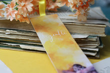 Lade das Bild in den Galerie-Viewer, Lesezeichen - Amsel in Hand - Be gentle - Eigene Illustration - Mit Band