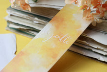 Lade das Bild in den Galerie-Viewer, Lesezeichen - Amsel in Hand - Be gentle - Eigene Illustration - Mit Band