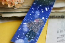 Lade das Bild in den Galerie-Viewer, Lesezeichen - Mädchen im Schnee - Nostalgische Atmosphäre - Eigene Illustration