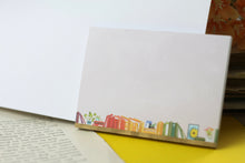 Lade das Bild in den Galerie-Viewer, Kleiner Notizblock - Regenbogen Bücherregal - Blanko - A7 - 50 Seiten