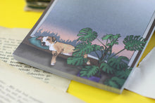 Lade das Bild in den Galerie-Viewer, Notizblock - Schlafender Hund mit Monstera - A6 - 50 Seiten - punktkariert - Notizzettel