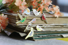 Lade das Bild in den Galerie-Viewer, Emaille Pin - Minipin - Spatz - Sperling - Little Birdies Collection