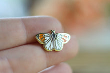 Lade das Bild in den Galerie-Viewer, Karte mit Emaille Pin - Minipin - Schmetterling - You are the best - Aurorafalter - Grußkarte mit Pin - Geschenkidee