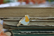 Lade das Bild in den Galerie-Viewer, Emaille Pin - Minipin - Rotkehlchen - Little Birdies Collection