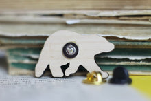 Lade das Bild in den Galerie-Viewer, Holz Pin - Waschbär - Waldtier Anstecknadel - Brosche - Eigene Illustration