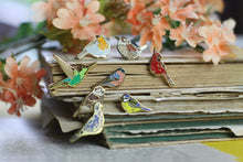 Lade das Bild in den Galerie-Viewer, Emaille Pin - Minipin - Taube - Ringeltaube - Little Birdies Collection