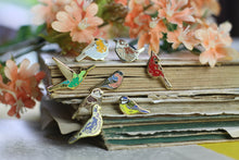 Lade das Bild in den Galerie-Viewer, Emaille Pin - Minipin - Gimpel - Dompfaff- Little Birdies Collection