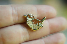 Lade das Bild in den Galerie-Viewer, Emaille Pin - Minipin - Zaunkönig - Little Birdies Collection