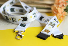 Lade das Bild in den Galerie-Viewer, Schlüsselband - Meine liebsten Katzen - Katzenköpfe - Sicherheitsverschluss - Eigene Illustrationen