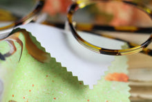 Lade das Bild in den Galerie-Viewer, Reinigungstuch - Waldtiere - Microfasertuch für Brillen, Bildschirme und Objektive - Fuchs, Eichhörnchen, Eule - Eigene Illustration