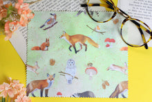 Lade das Bild in den Galerie-Viewer, Reinigungstuch - Waldtiere - Microfasertuch für Brillen, Bildschirme und Objektive - Fuchs, Eichhörnchen, Eule - Eigene Illustration