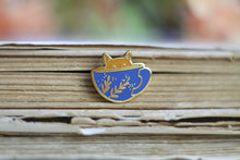 Lade das Bild in den Galerie-Viewer, Emaille Pin - Minipin - cat in a cup - Orange/Blau
