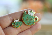 Lade das Bild in den Galerie-Viewer, Emaille Pin - Minipin - cat in a cup - Mint