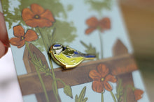 Lade das Bild in den Galerie-Viewer, Emaille Pin - Minipin - Blaumeise - Little Birdies Collection