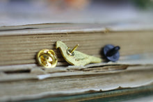 Lade das Bild in den Galerie-Viewer, Emaille Pin - Minipin - Taube - Ringeltaube - Little Birdies Collection