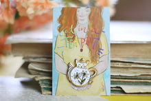 Lade das Bild in den Galerie-Viewer, Emaille Pin - cat in a teapot - Weiß