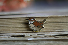 Lade das Bild in den Galerie-Viewer, Emaille Pin - Minipin - Zaunkönig - Little Birdies Collection