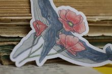 Lade das Bild in den Galerie-Viewer, Vinyl Sticker mit transparentem Effekt - Buckelwal mit Mohnblumen - Eigene Illustrationen